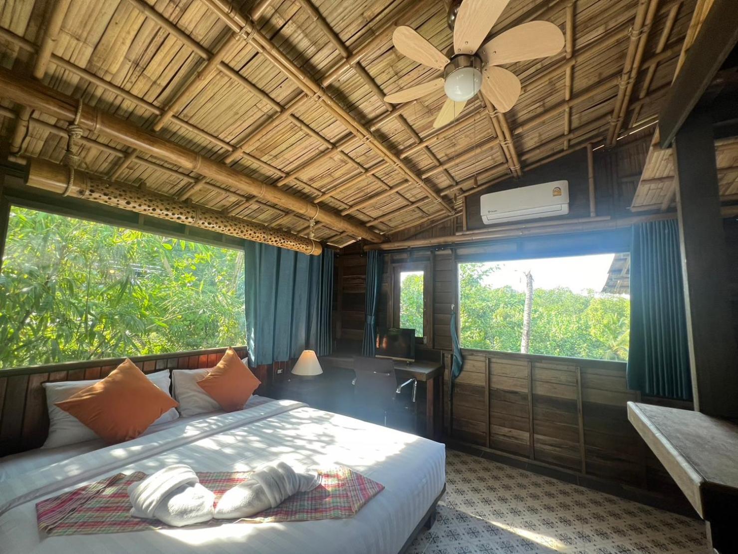 Relax House Lanta Old Town Hotel Koh Lanta Bagian luar foto