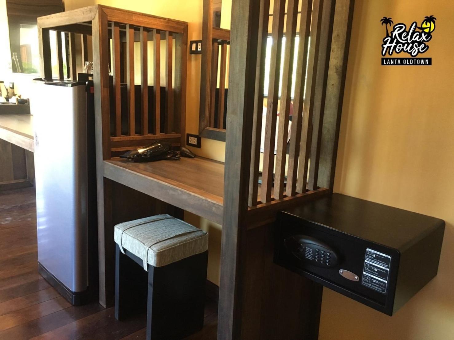 Relax House Lanta Old Town Hotel Koh Lanta Bagian luar foto