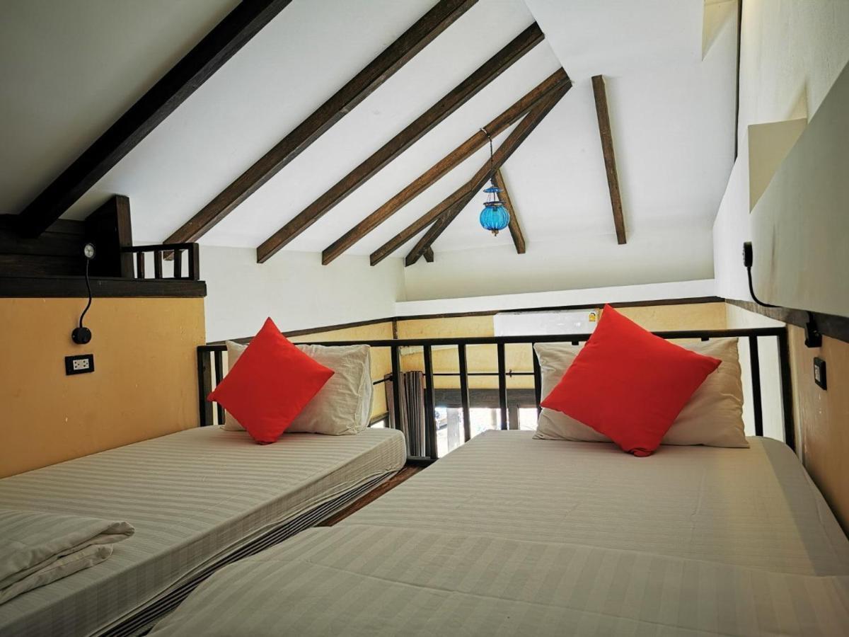 Relax House Lanta Old Town Hotel Koh Lanta Bagian luar foto