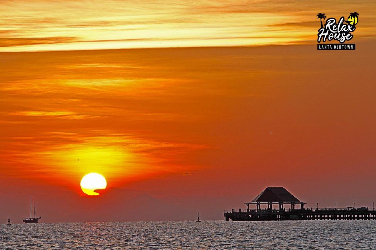 Relax House Lanta Old Town Hotel Koh Lanta Bagian luar foto
