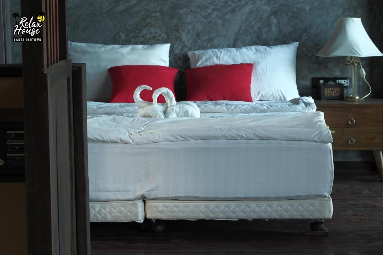 Relax House Lanta Old Town Hotel Koh Lanta Bagian luar foto
